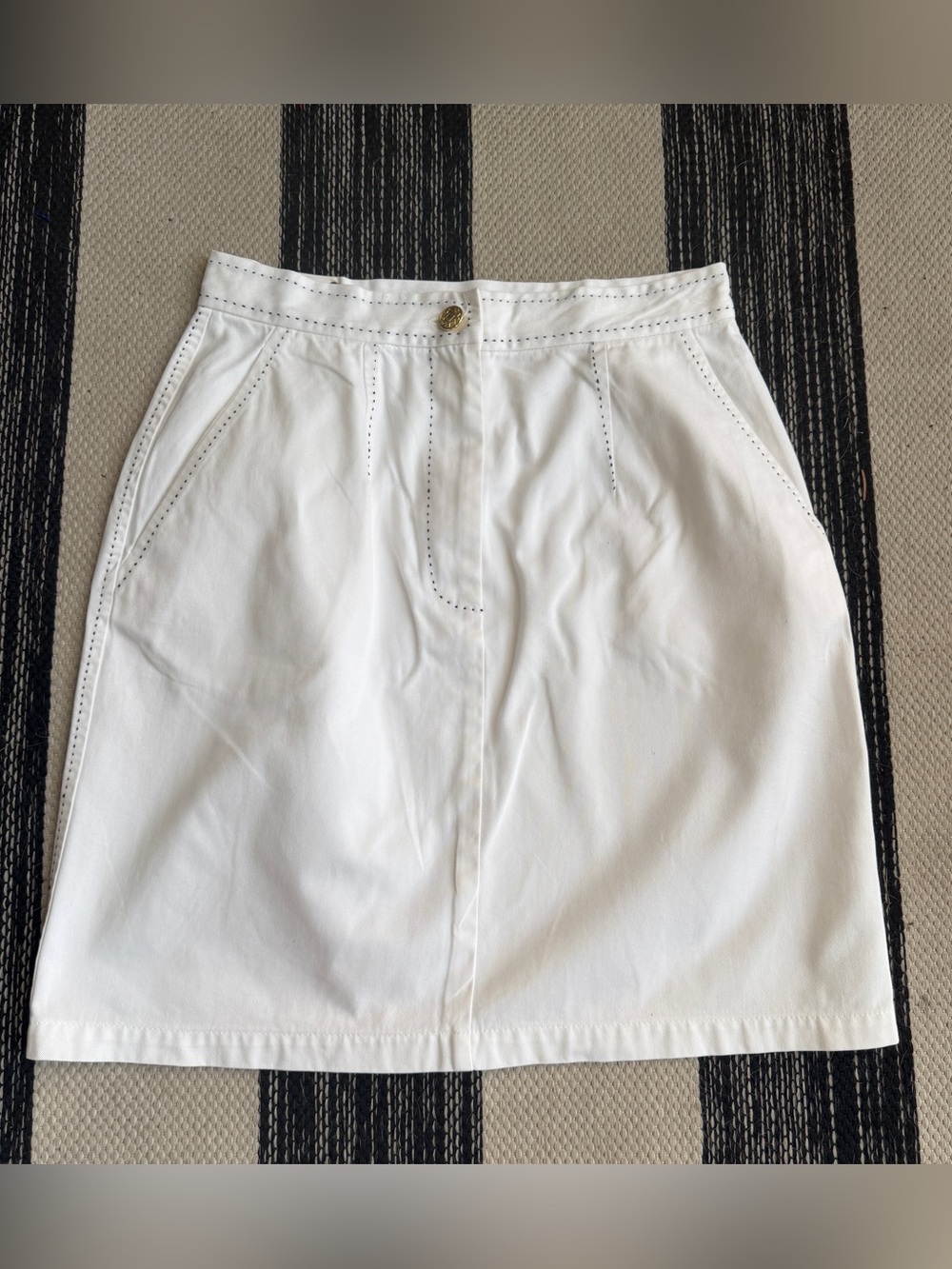 MaxMara Women's Minimalist White Mini Skirt with Black Topstitch Detail Size 8